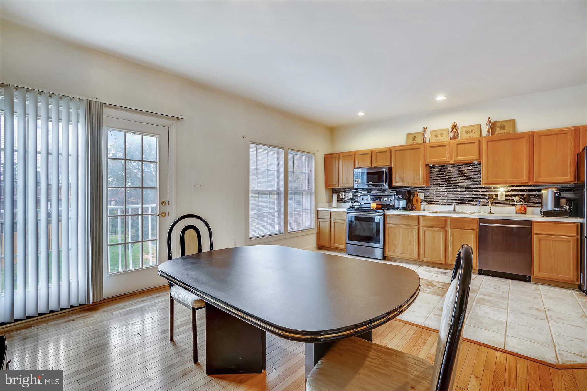 6614 Debra Lu Way Springfield, VA 22150 - Photo 4 of 35