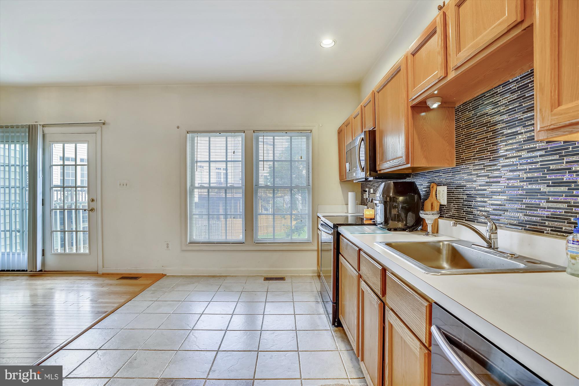 6614 Debra Lu Way Springfield, VA 22150 - Photo 9 of 35