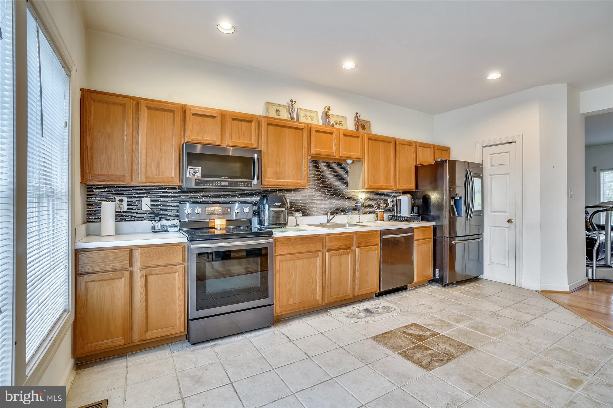 6614 Debra Lu Way Springfield, VA 22150 - Photo 10 of 35