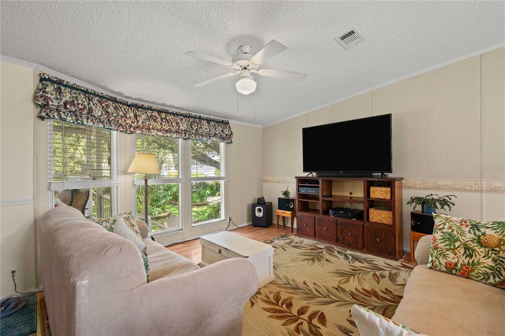 34945 Buck Road Zephyrhills, FL 33541 - Photo 19 of 47 Gallery Image 19