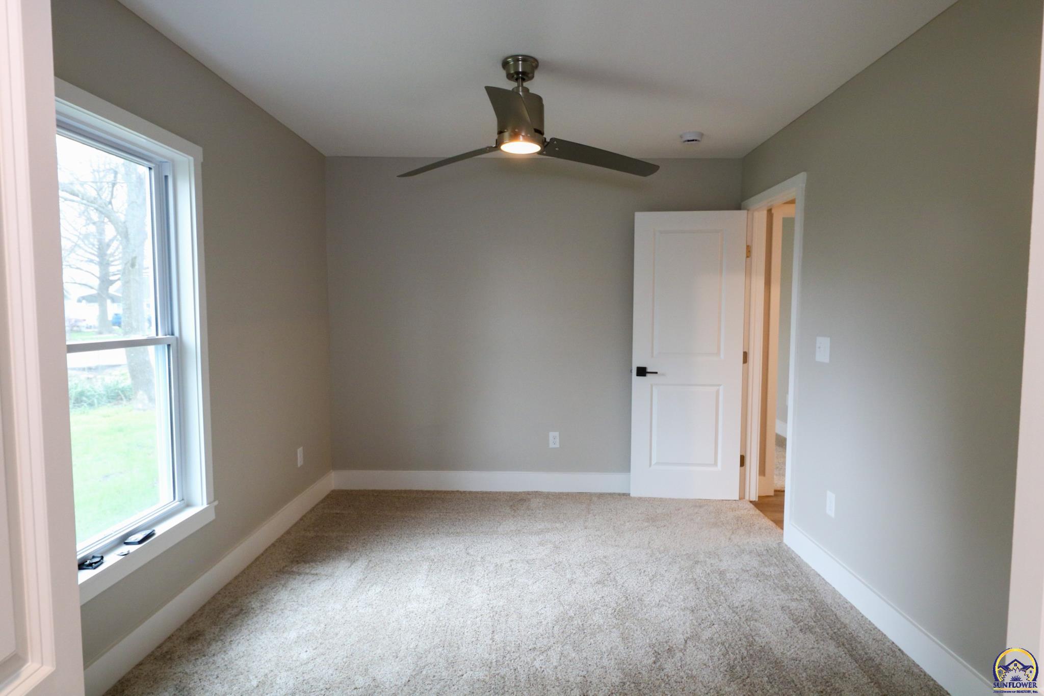 702 South 8th Street Burlington, KS 66839 - Photo 32 of 62