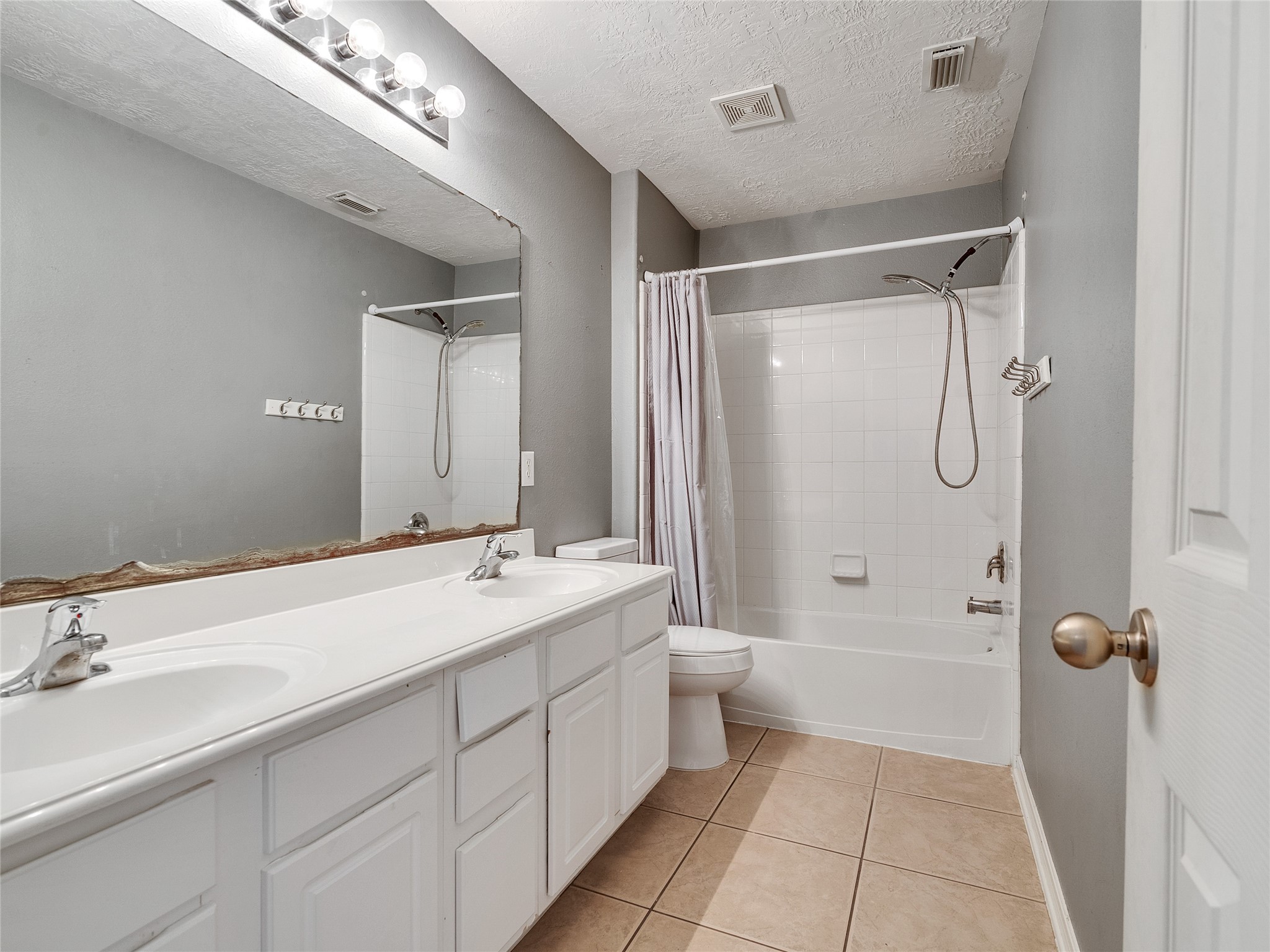 2615 Fern Lacy Drive Spring, TX 77388 - Photo 25 of 32 The second full bath
