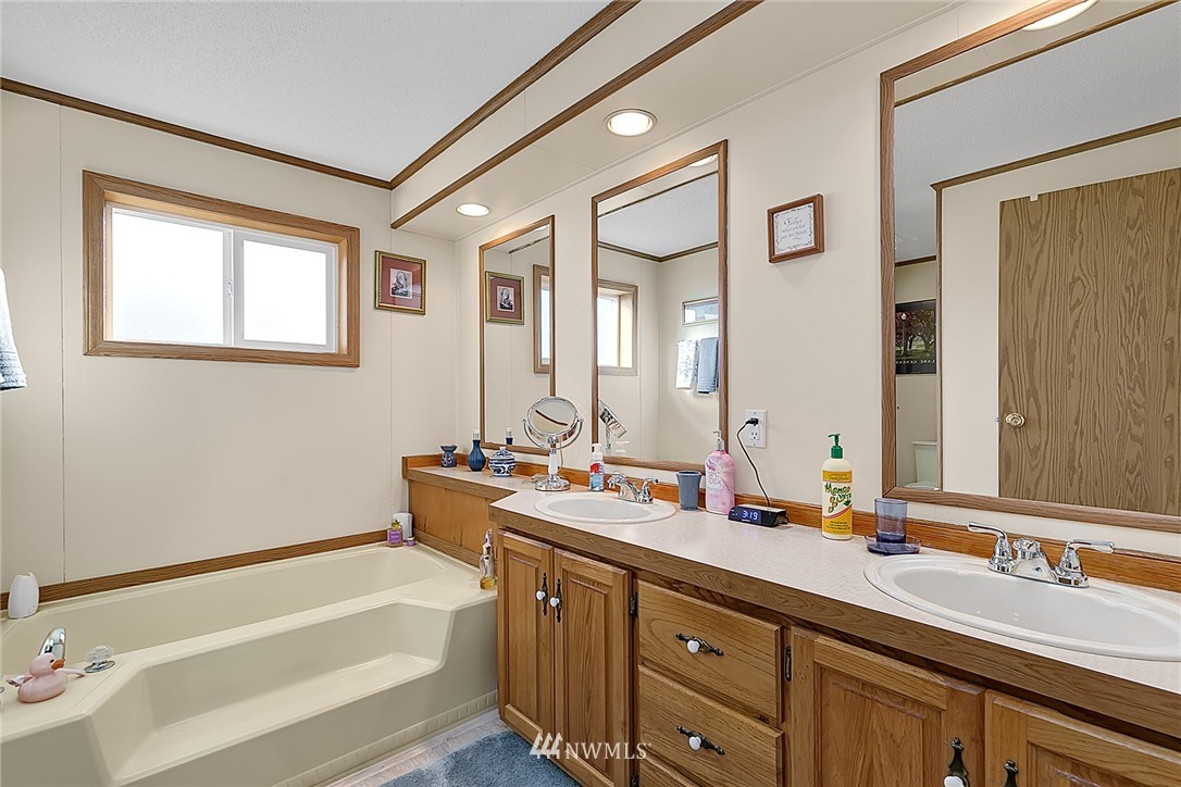920 241st Street Southwest Bothell, WA 98021 - Photo 12 of 17