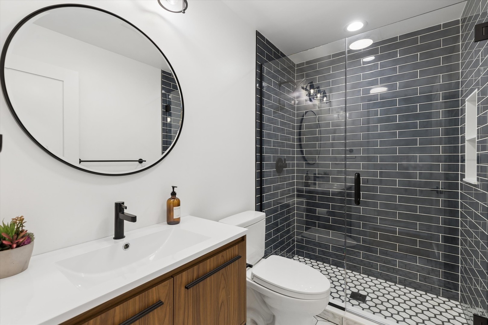 910 Glenview Road Glenview, IL 60025 - Photo 24 of 37