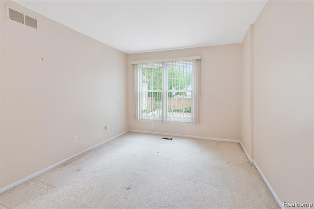 23033 Farmington Road Farmington, MI 48336 - Photo 17 of 35 Gallery Image 17