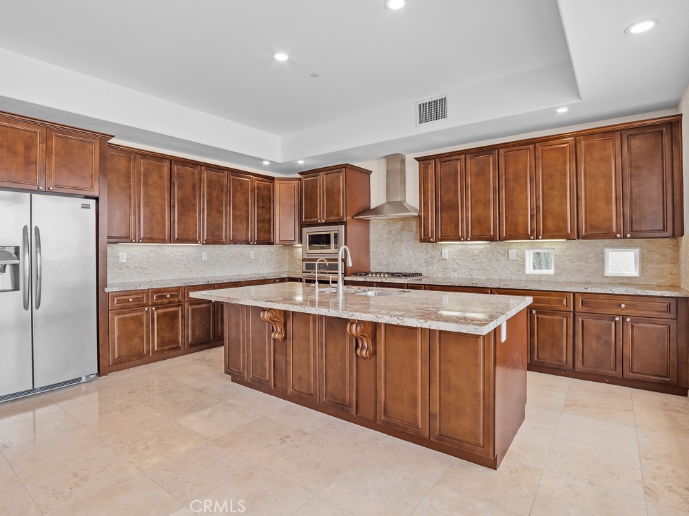 568 Vía Pueblo Riverside, CA 92507 - Photo 9 of 46