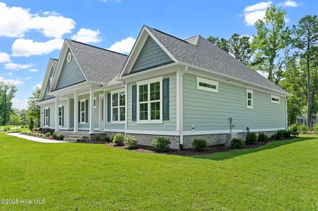 $824,900 | 9173 Fallen Pear Lane Northeast, Leland, NC 28451