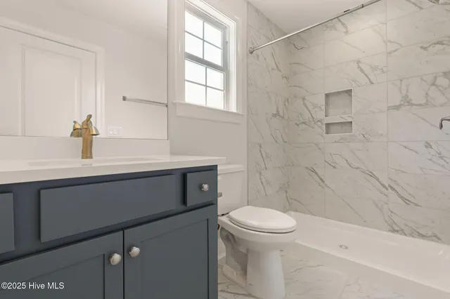 $824,900 | 9173 Fallen Pear Lane Northeast, Leland, NC 28451