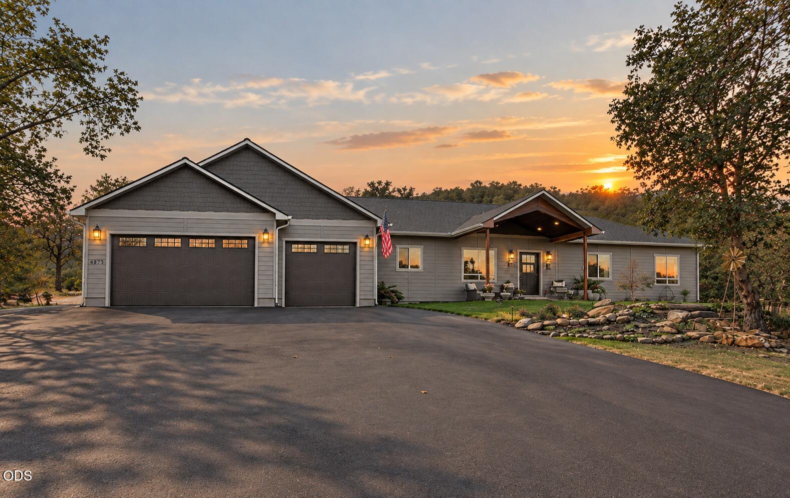 4873 Old Stage Road Central Point, OR 97502 - Photo 1 of 47 Gallery Image 1