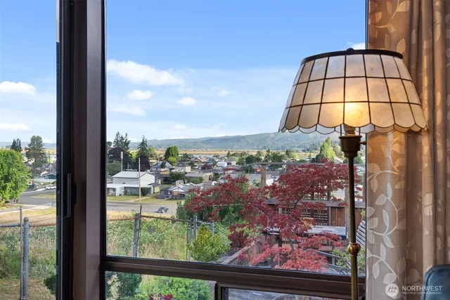 a view of a multi story building