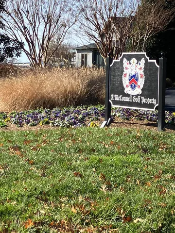 a sign that is sitting in the middle of a yard