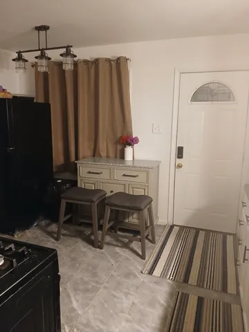 a view of empty room with window