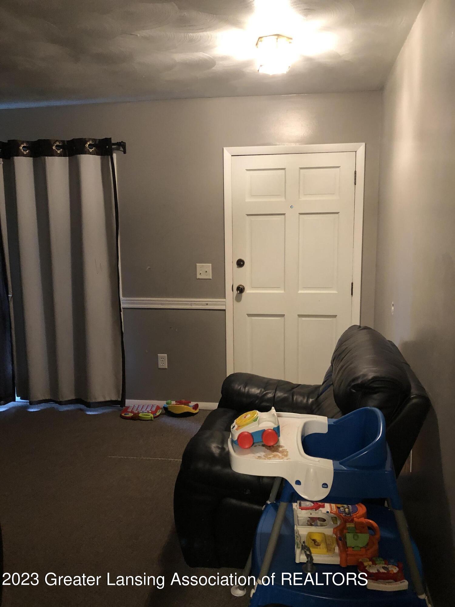 3215 Kilberry Road Lansing, MI 48911 - Photo 5 of 18 Living room 2