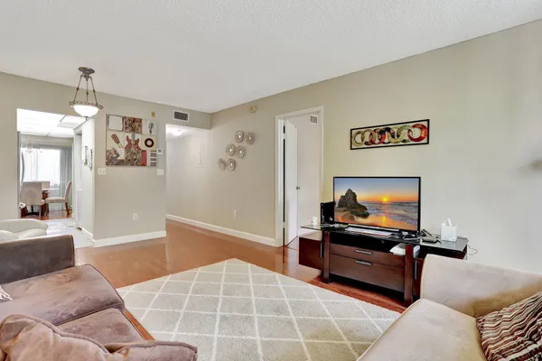 $1,800 | 7451 Northwest 16th Street, Unit 303, Plantation, FL 33313
