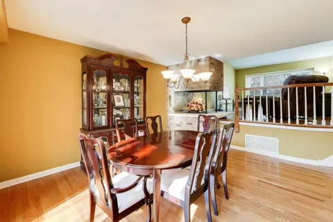 $529,900 | 19W067 Avenue Normandy South, Oak Brook, IL 60523