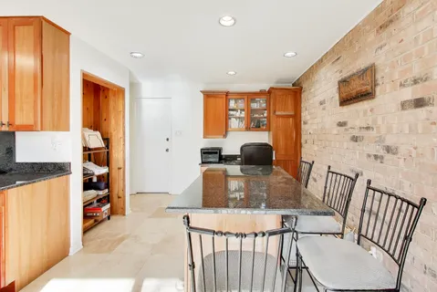 $529,900 | 19W067 Avenue Normandy South, Oak Brook, IL 60523