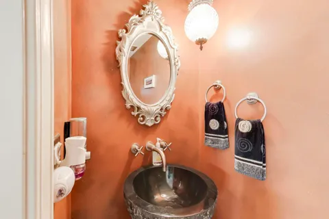 $529,900 | 19W067 Avenue Normandy South, Oak Brook, IL 60523