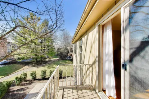 $529,900 | 19W067 Avenue Normandy South, Oak Brook, IL 60523