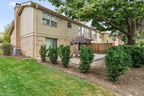$529,900 | 19W067 Avenue Normandy South, Oak Brook, IL 60523