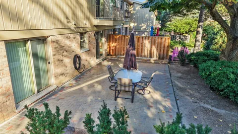 $529,900 | 19W067 Avenue Normandy South, Oak Brook, IL 60523