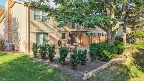 $529,900 | 19W067 Avenue Normandy South, Oak Brook, IL 60523