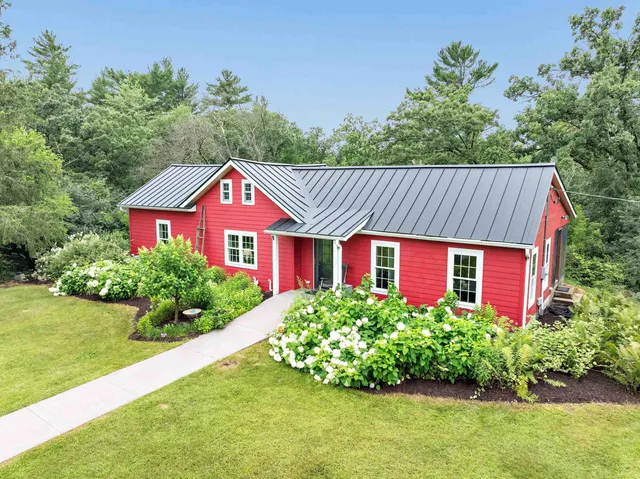 $439,900 | 6974 Woodland Lane, Amherst, WI 54406