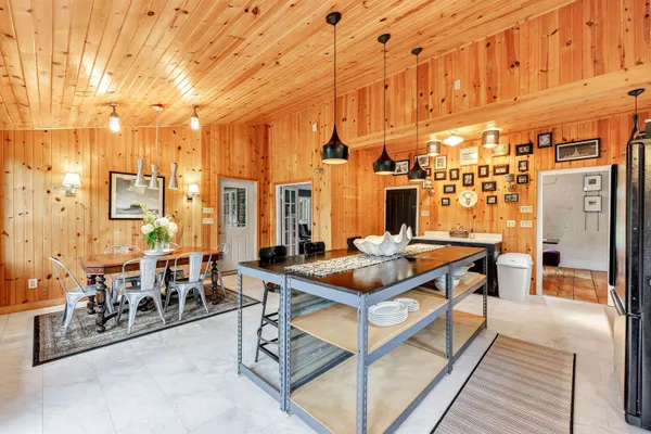 $439,900 | 6974 Woodland Lane, Amherst, WI 54406