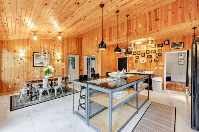 $439,900 | 6974 Woodland Lane, Amherst, WI 54406