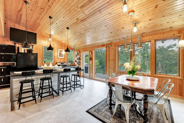 $439,900 | 6974 Woodland Lane, Amherst, WI 54406