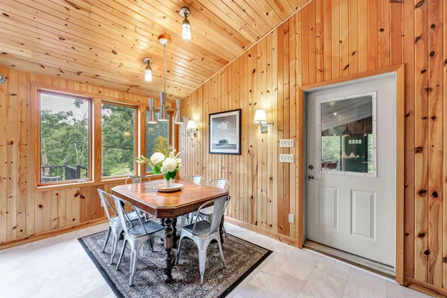 $439,900 | 6974 Woodland Lane, Amherst, WI 54406