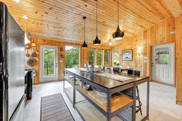 $439,900 | 6974 Woodland Lane, Amherst, WI 54406