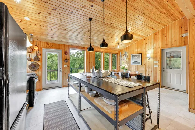 $439,900 | 6974 Woodland Lane, Amherst, WI 54406