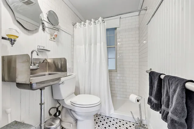 $439,900 | 6974 Woodland Lane, Amherst, WI 54406