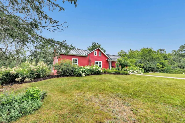 $439,900 | 6974 Woodland Lane, Amherst, WI 54406