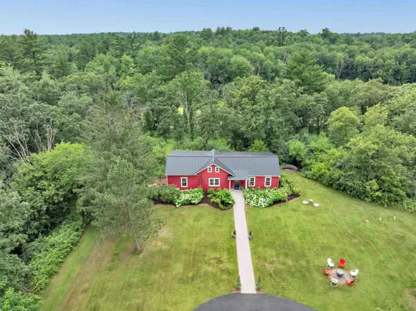 $439,900 | 6974 Woodland Lane, Amherst, WI 54406