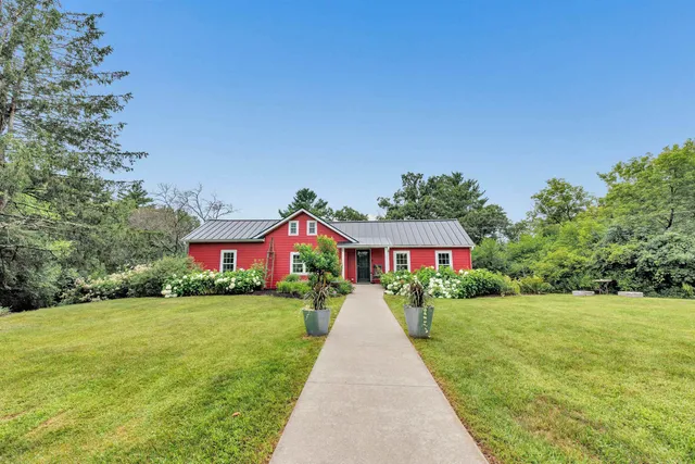 $439,900 | 6974 Woodland Lane, Amherst, WI 54406