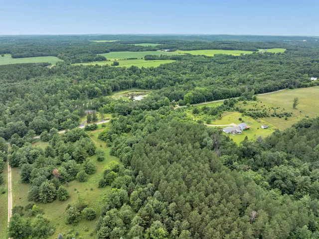 $439,900 | 6974 Woodland Lane, Amherst, WI 54406