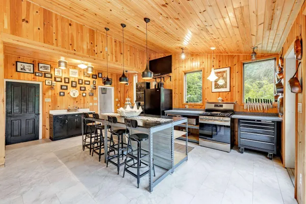 $439,900 | 6974 Woodland Lane, Amherst, WI 54406