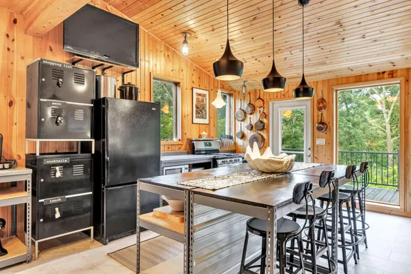 $439,900 | 6974 Woodland Lane, Amherst, WI 54406