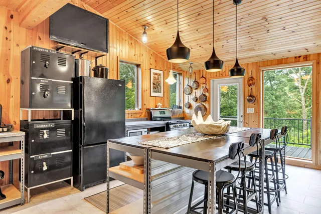 $439,900 | 6974 Woodland Lane, Amherst, WI 54406