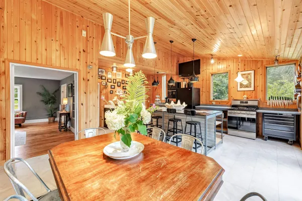 $439,900 | 6974 Woodland Lane, Amherst, WI 54406