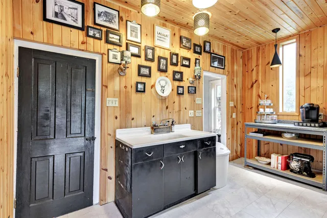 $439,900 | 6974 Woodland Lane, Amherst, WI 54406