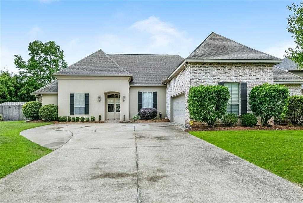 1380 Rue Beauvais Mandeville, LA 70471 - Photo 2 of 20 Gallery Image 2