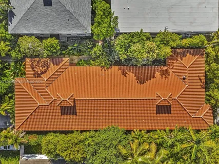 $389,000 | 910 Lenox Avenue, Unit 2, Miami Beach, FL 33139