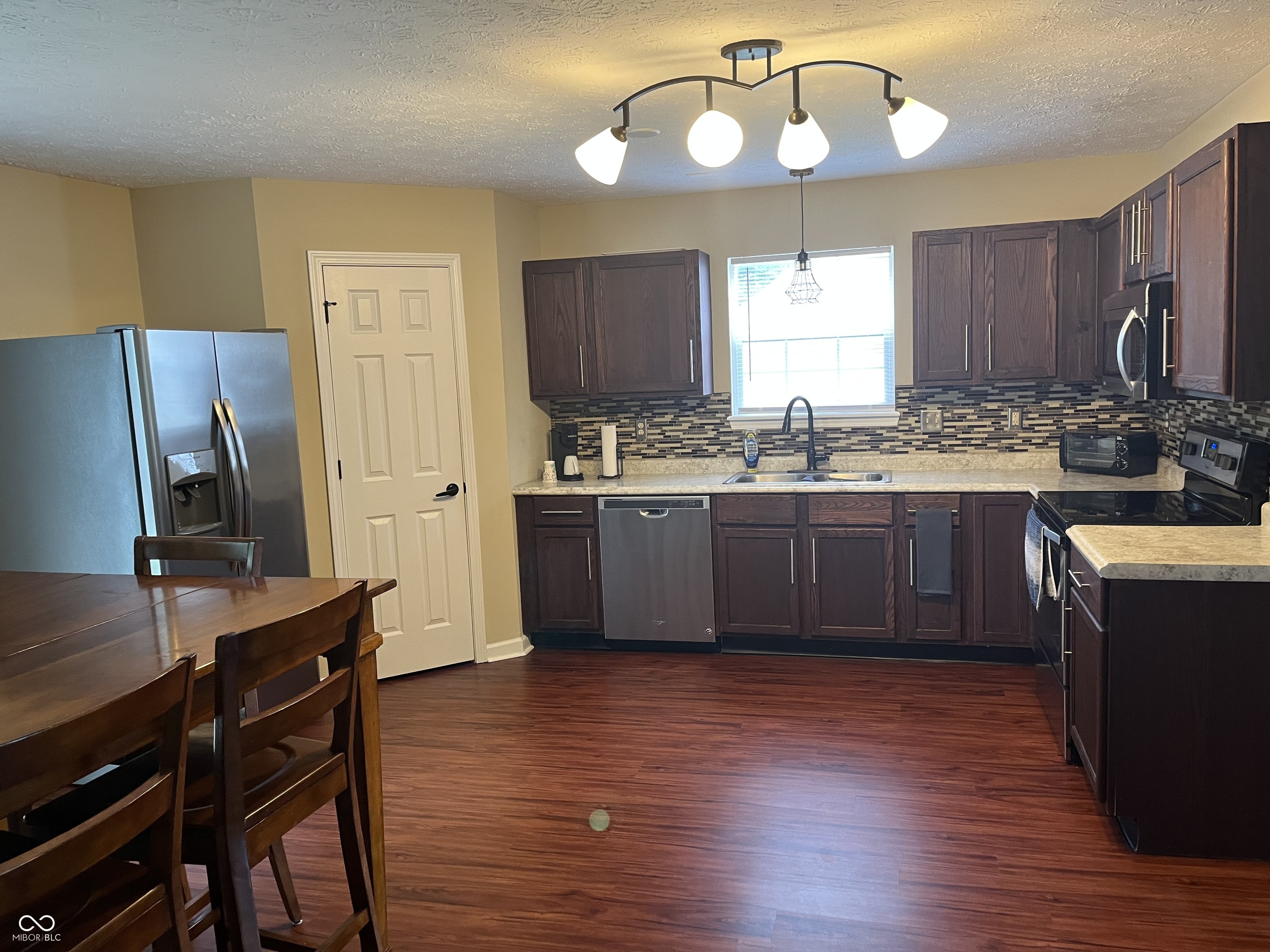 6818 Decatur Ridge Place Indianapolis, IN 46221 - Photo 3 of 20