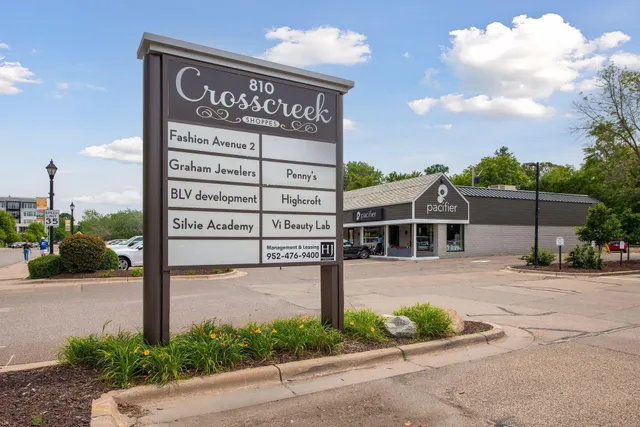 $700,000 | 2430 Jewel Lane North, Plymouth, MN 55447