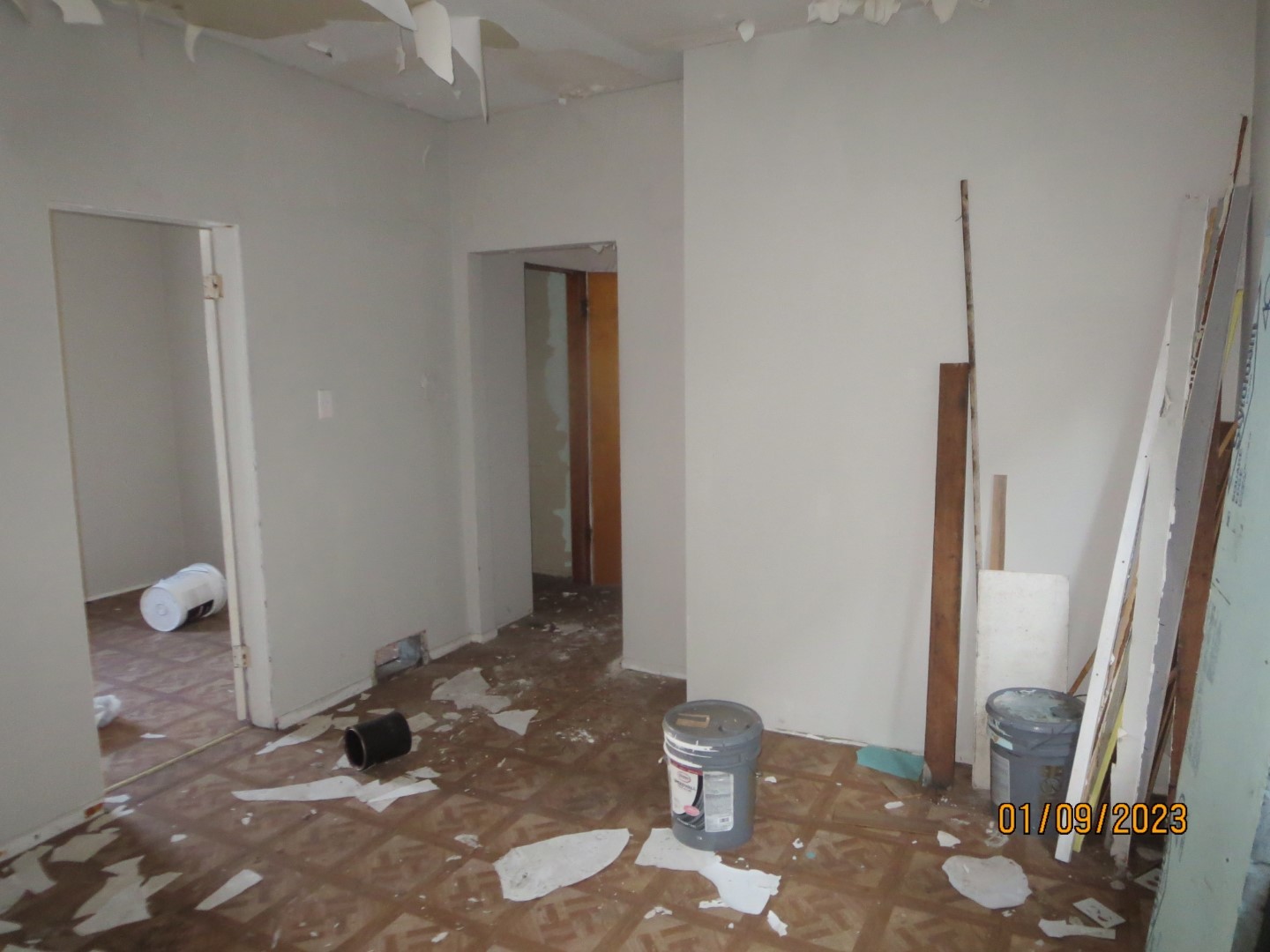 Undisclosed Address Chicago, IL 60617 - Photo 17 of 29 a view of an empty room and floor to ceiling window