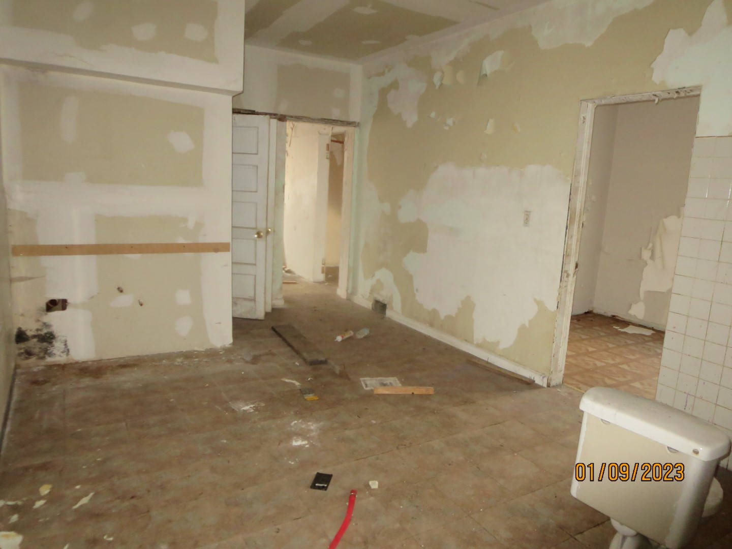 Undisclosed Address Chicago, IL 60617 - Photo 7 of 29 a view of a room with an empty room