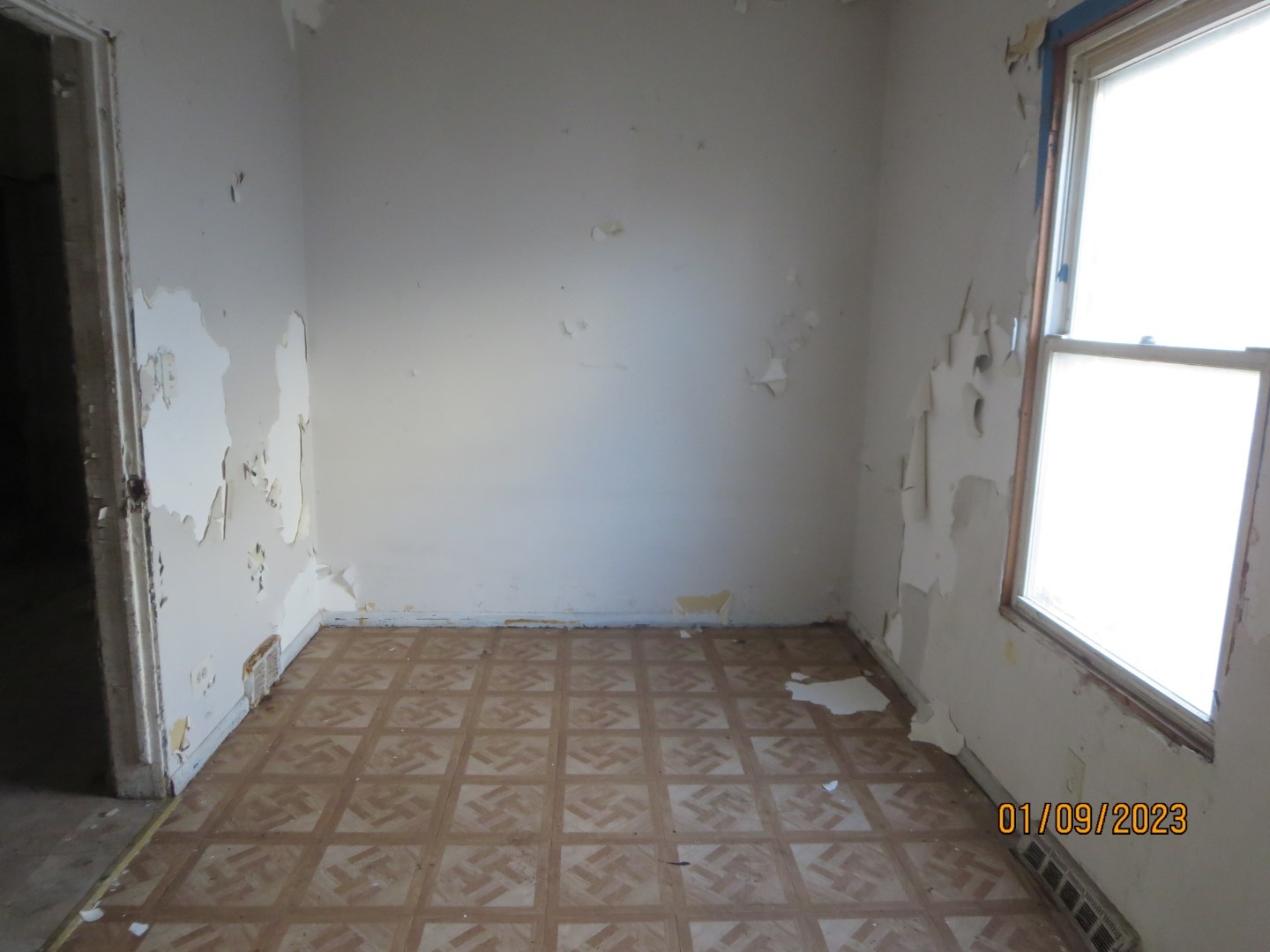 Undisclosed Address Chicago, IL 60617 - Photo 8 of 29 an empty room with a window