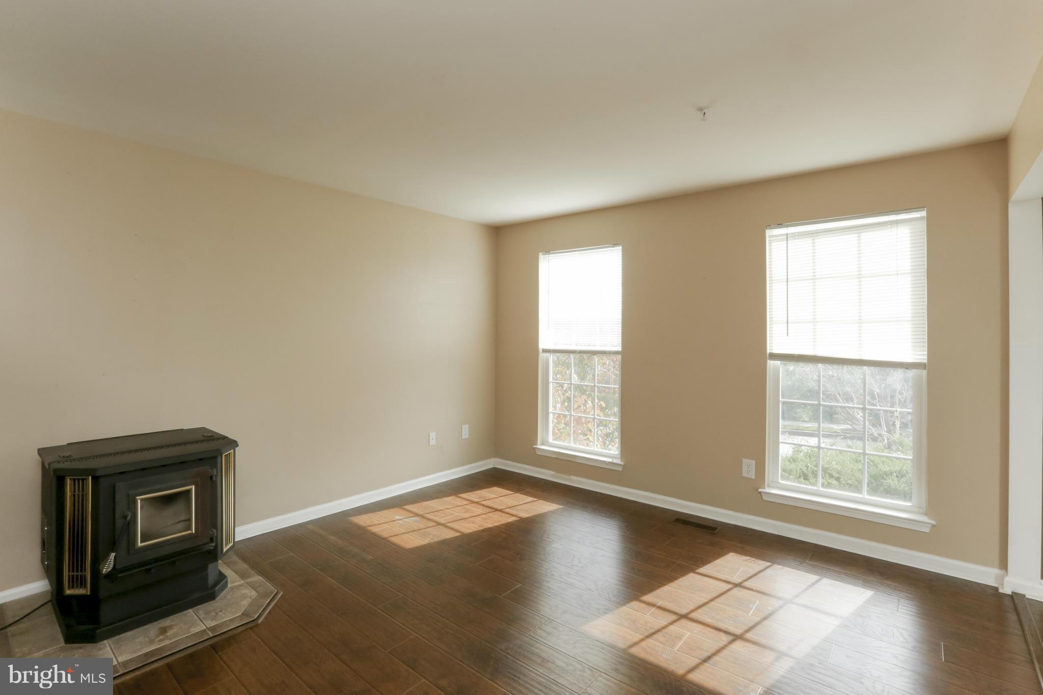 3001 Spindly Drive Manchester, MD 21102 - Photo 3 of 28 Living Room